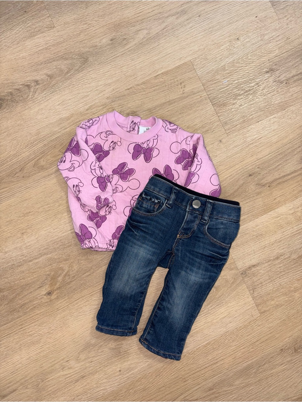 Minnie Mouse Sweatshirt &Gap dark Wash Jeans Set